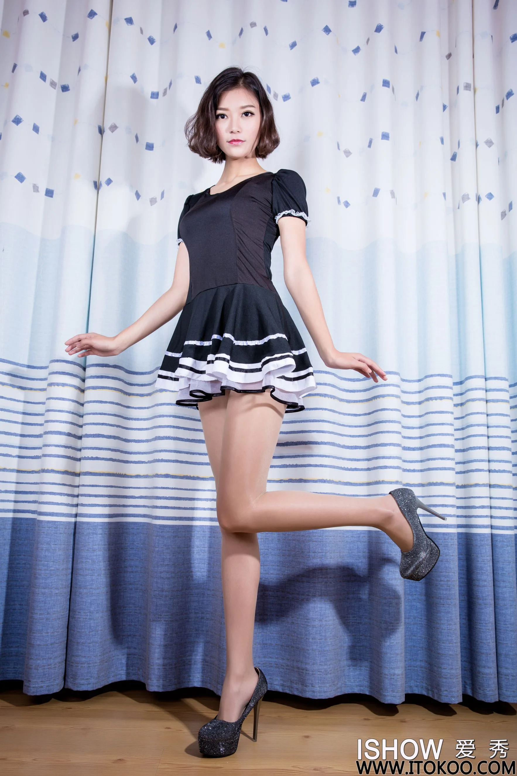 [ISHOW] Số 019 Yu Feifei Faye - Bộ ảnh với quần da dài và giày cao gót - 26